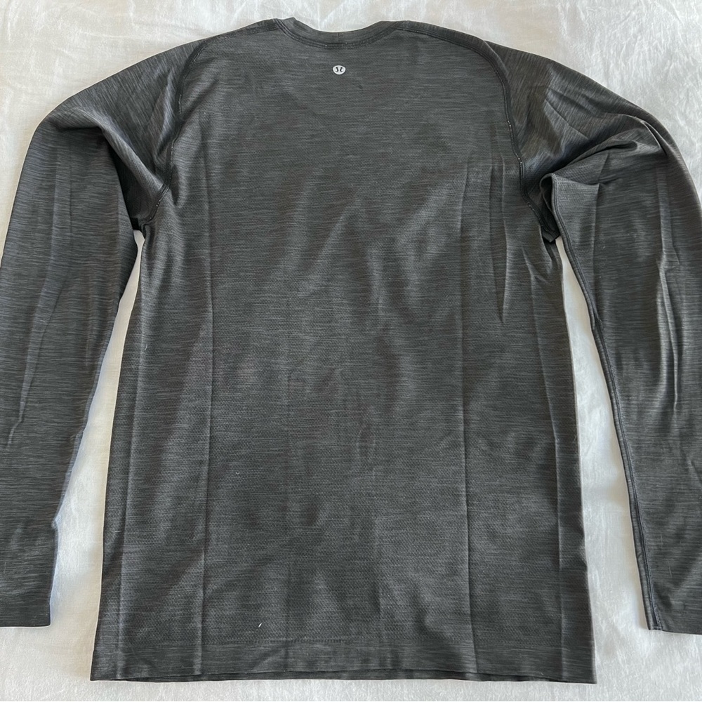 Lululemon Men's Gray Athletic Long Sleeve Top